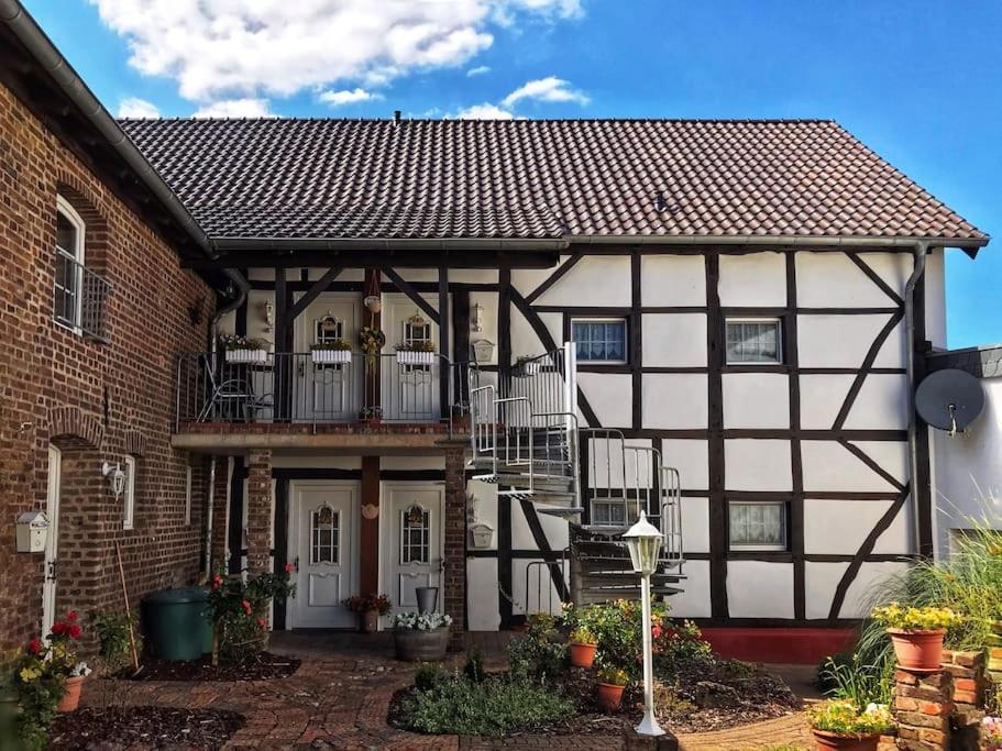 Obergeschosswohnung Mit Ausblick 멕헤르니흐 외부 사진